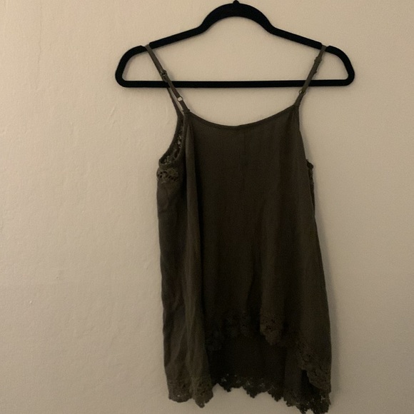 Mossimo tank with lace and crepe fabric - Picture 5 of 5